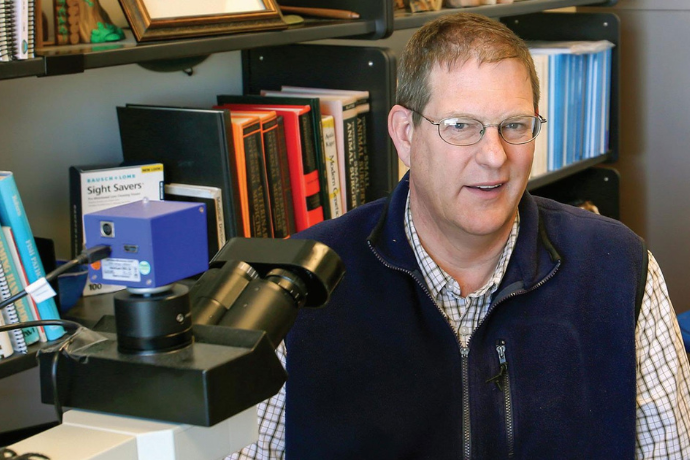 Tom Baldwin Receives 6th Award for Teaching Vet Med Students How to Find What Matters