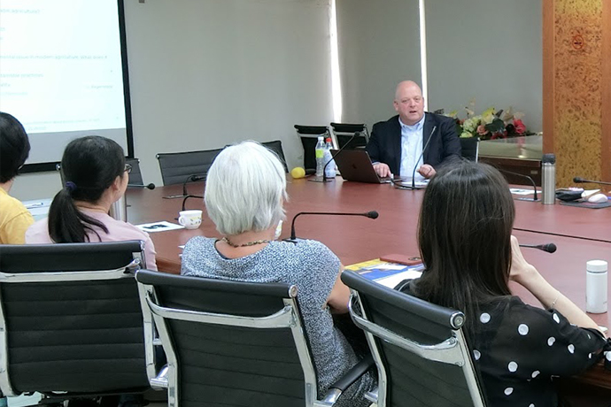 Dr warnick adressing group in taiwan