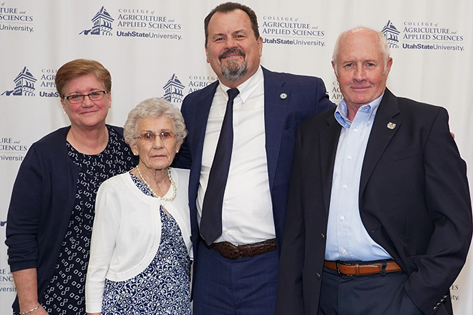 Philip and Janice Lundell Scholarship