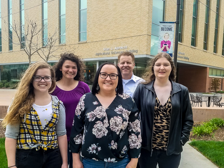 Lab Students Prepare for Vet School