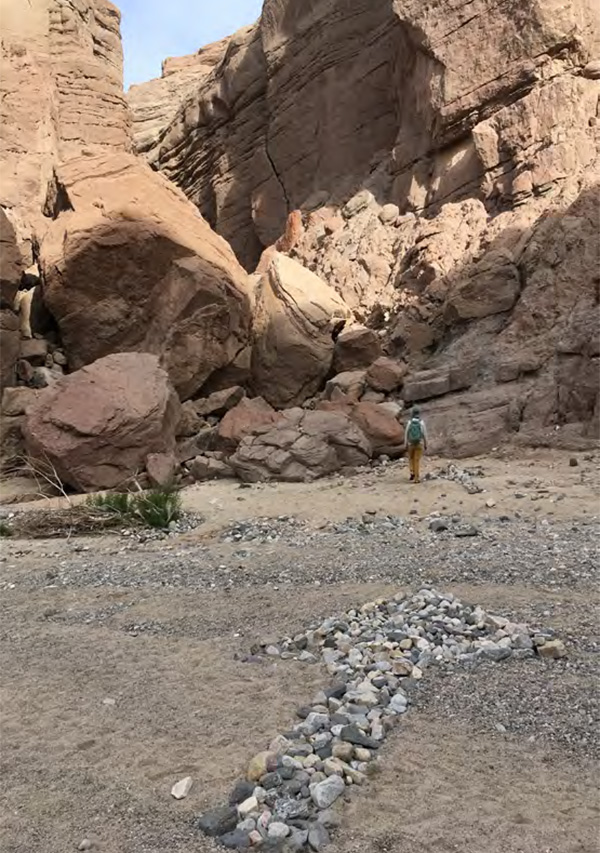 Rock arrow