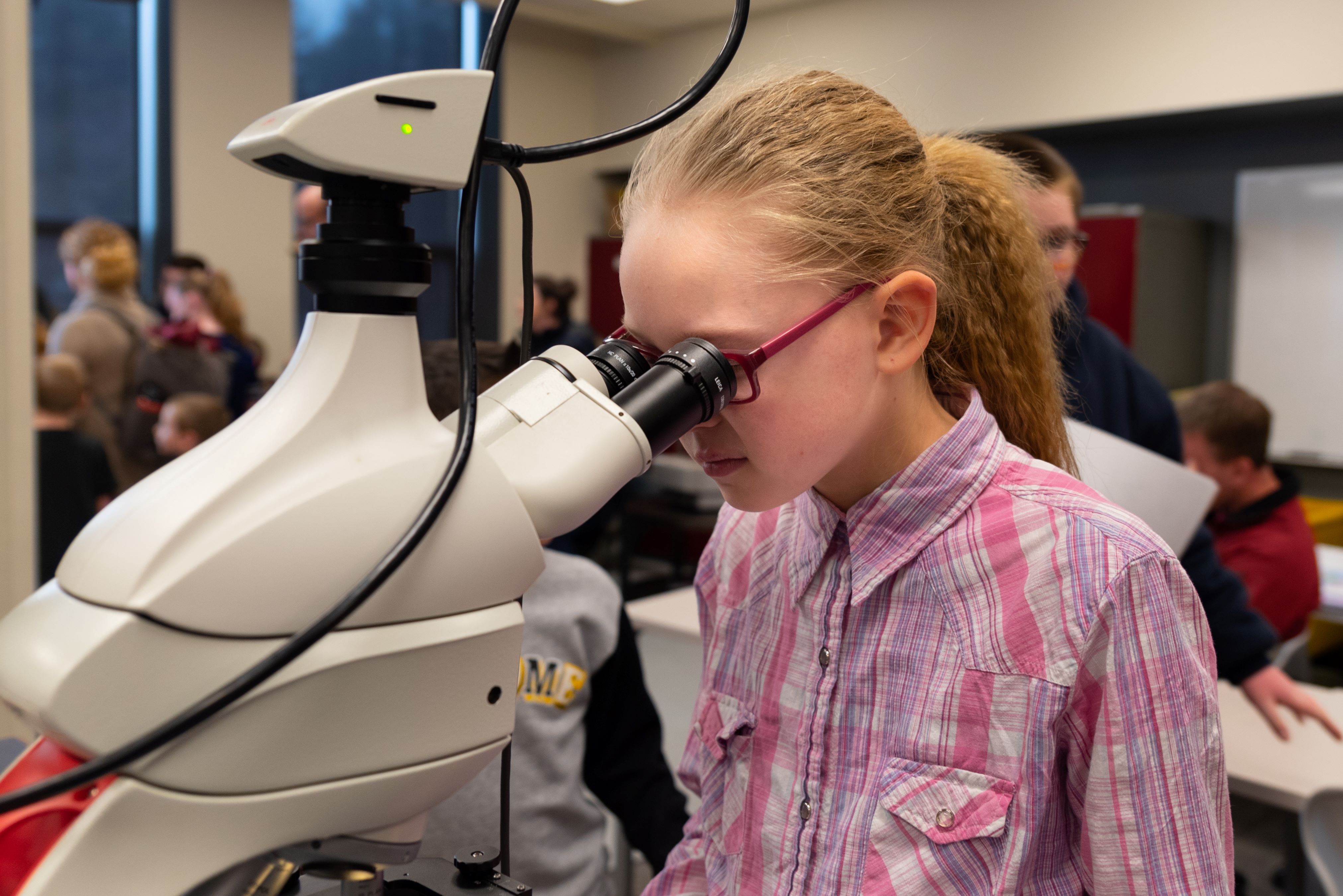 RNFD event girl looking in microscope